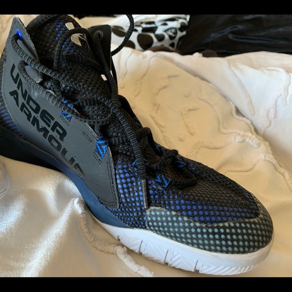 Under Amour Women 10.5 Basketball shoes / sneakers - Picture 6 of 8